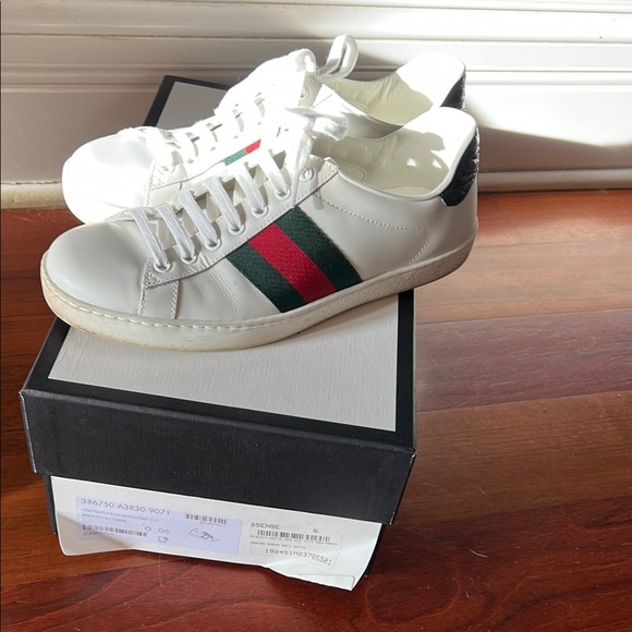 Gucci White and Green Leather Sneakers with Classic Design - Picture 1 of 3
